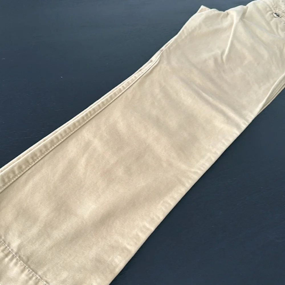 American Eagle outfitters relaxed khaki  pants,32 x 34, good condition